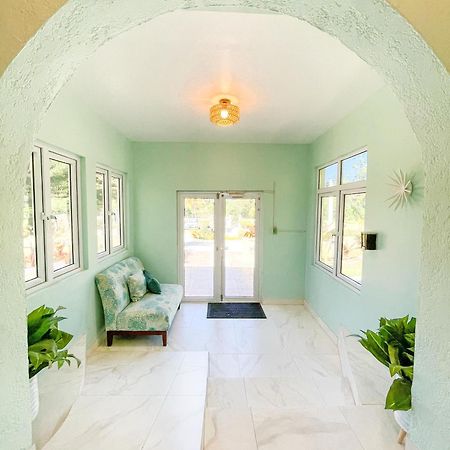 Golden Palms House Bed & Breakfast Nassau Bagian luar foto