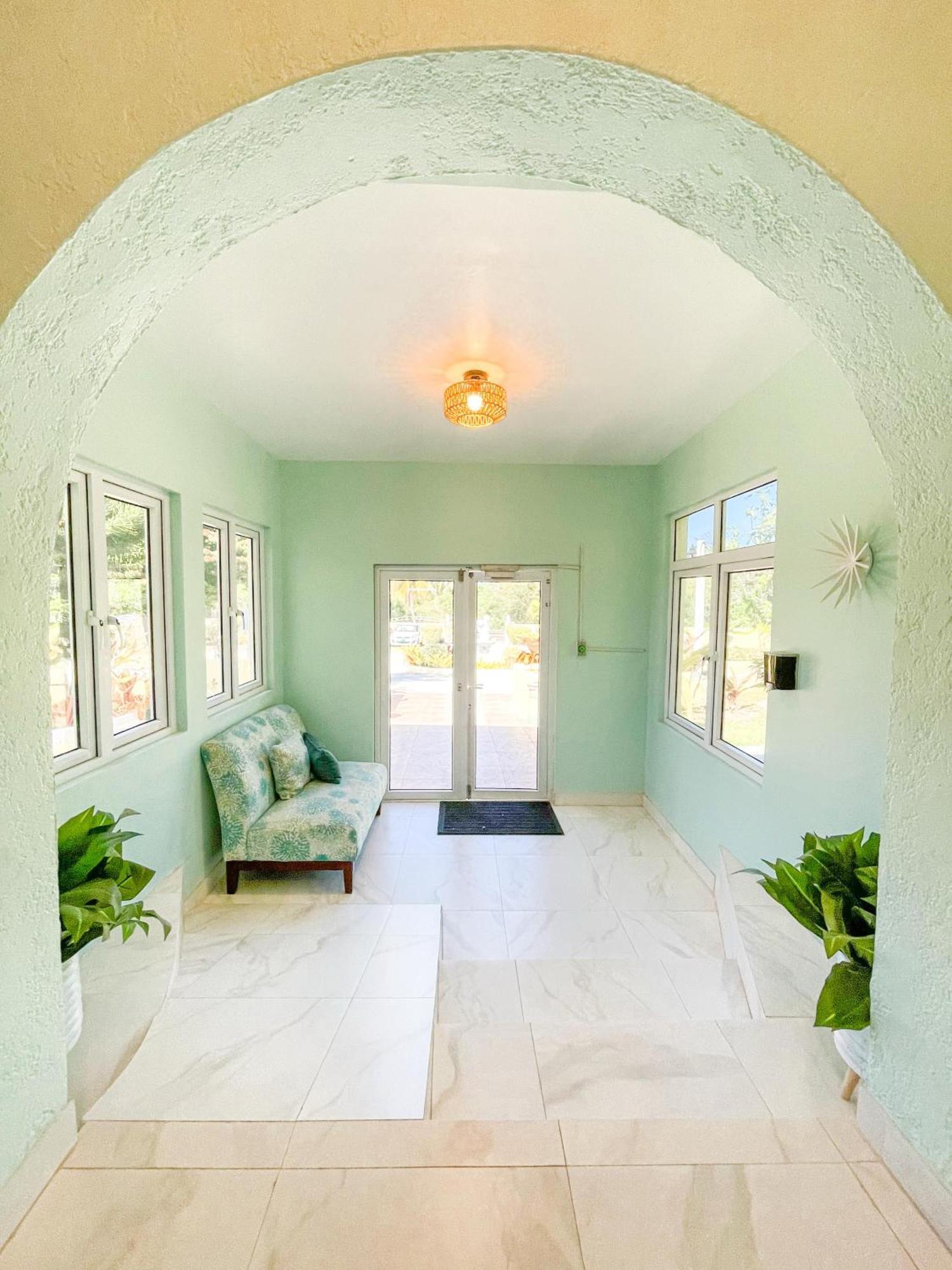 Golden Palms House Bed & Breakfast Nassau Bagian luar foto