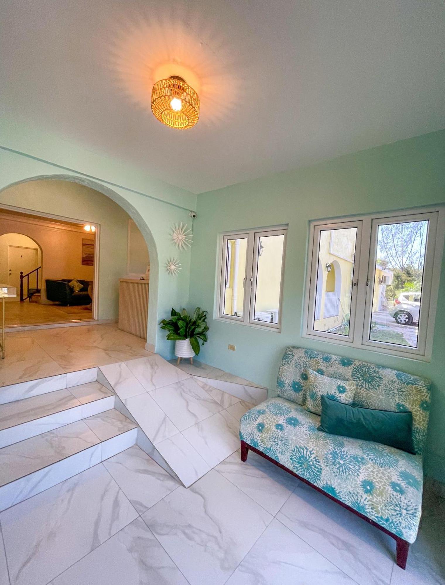 Golden Palms House Bed & Breakfast Nassau Bagian luar foto