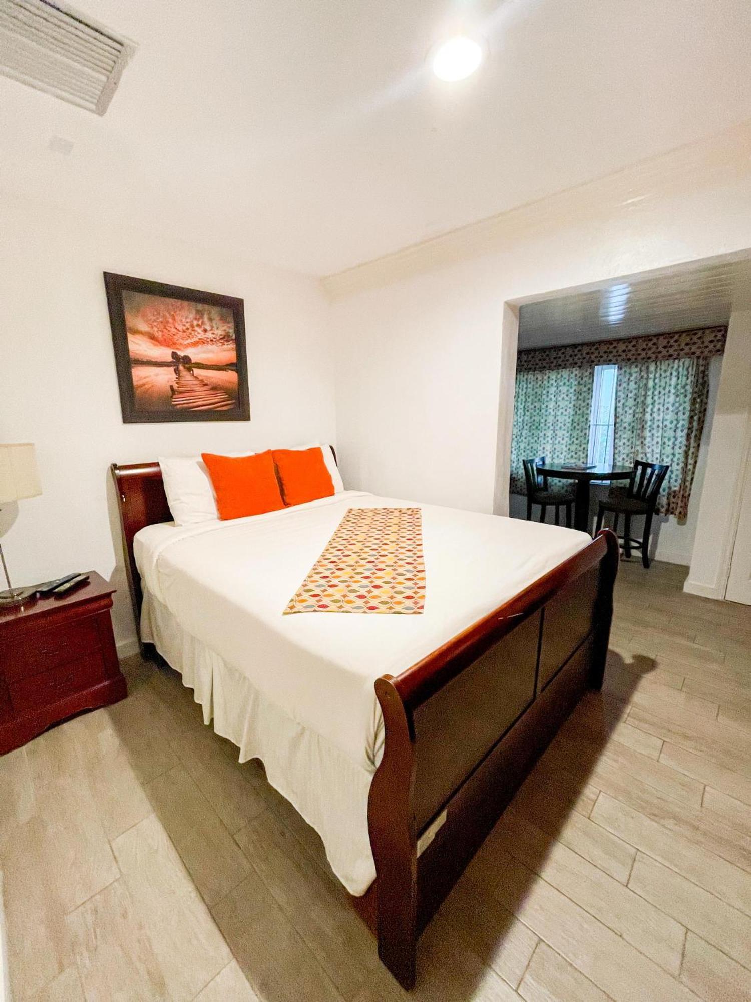 Golden Palms House Bed & Breakfast Nassau Bagian luar foto